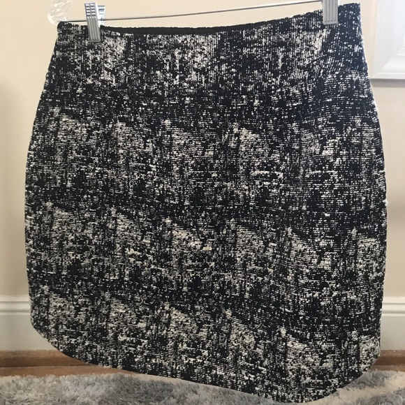 Banana Republic Mini Skirt - Picture 3 of 5